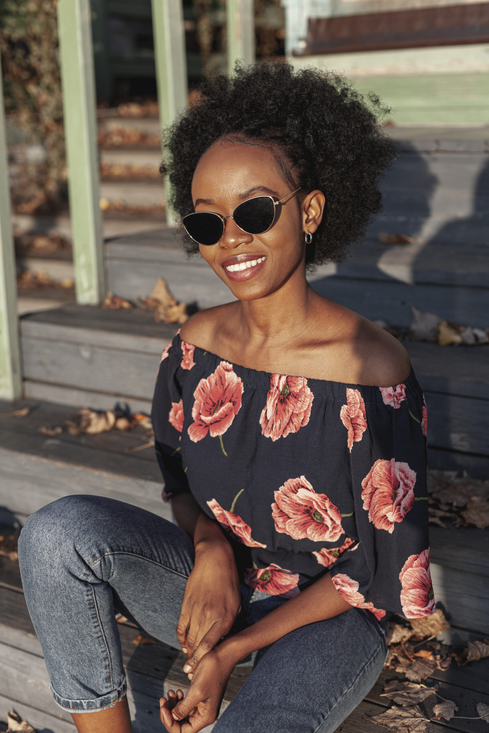 casual-african-woman-wearing-sunglasses